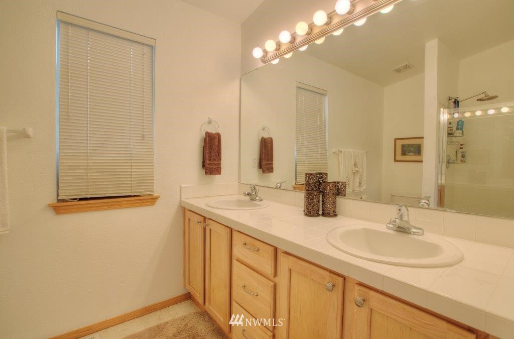 18876 108th Lane Southeast Renton, WA 98055 - Photo 11 of 16 Gallery Image 11