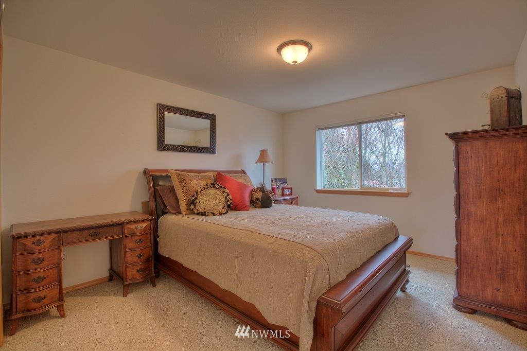 18876 108th Lane Southeast Renton, WA 98055 - Photo 12 of 16 Gallery Image 12