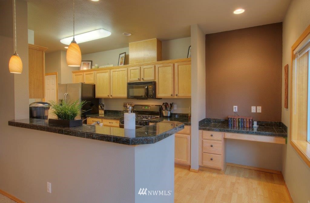 18876 108th Lane Southeast Renton, WA 98055 - Photo 6 of 16 Gallery Image 6