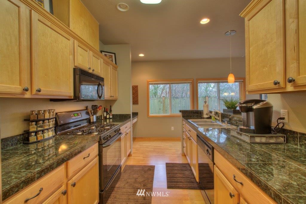 18876 108th Lane Southeast Renton, WA 98055 - Photo 7 of 16 Gallery Image 7