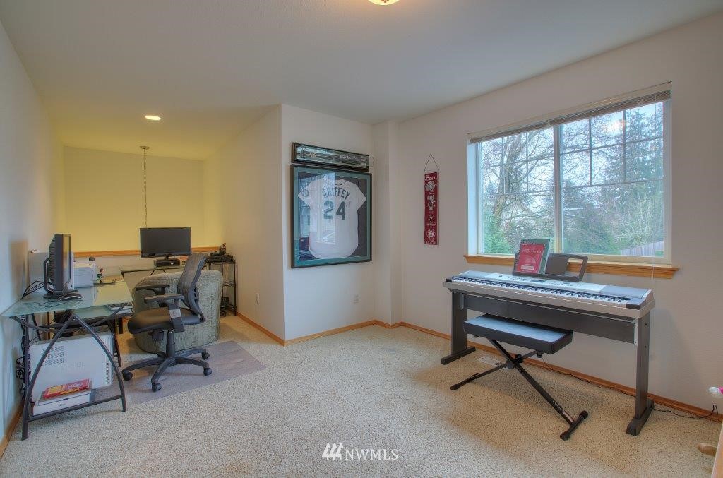 18876 108th Lane Southeast Renton, WA 98055 - Photo 9 of 16 Gallery Image 9