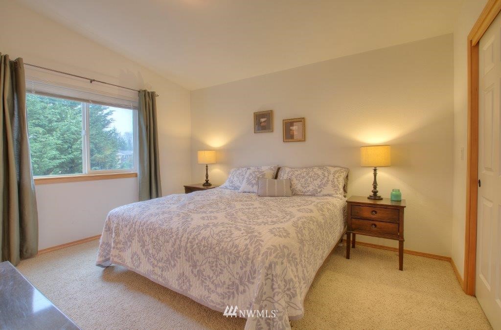 18876 108th Lane Southeast Renton, WA 98055 - Photo 10 of 16 Gallery Image 10