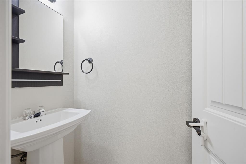 237 Corinna Court Hurst, TX 76053 - Photo 17 of 32