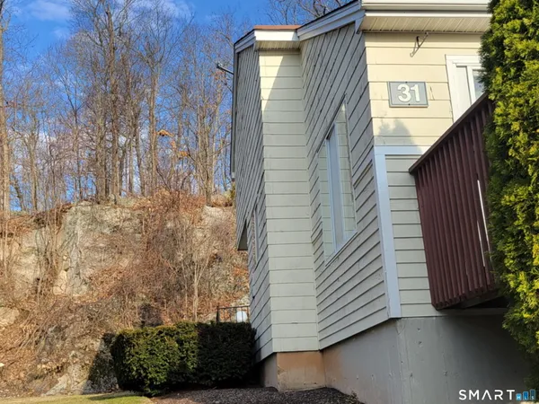 $2,650 | 166 Old Brookfield Road, Unit 314, Danbury, CT 06811