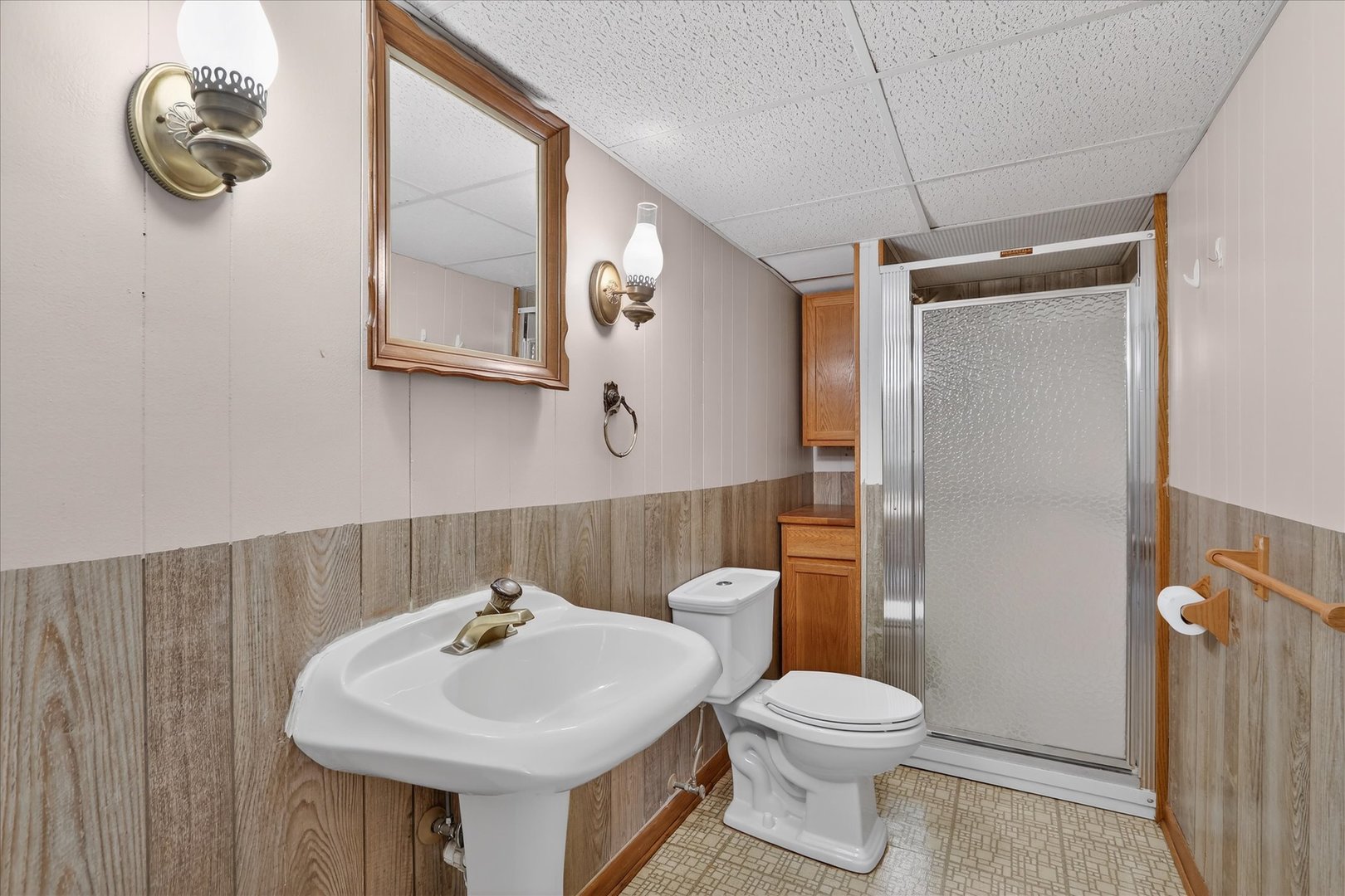 5103 Brookview Road Rockford, IL 61107 - Photo 19 of 51 a bathroom with a toilet a sink and mirror