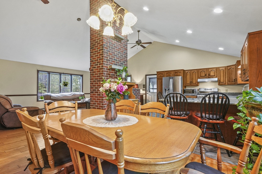 28 Beacon Street Amesbury, MA 01913 - Photo 11 of 41