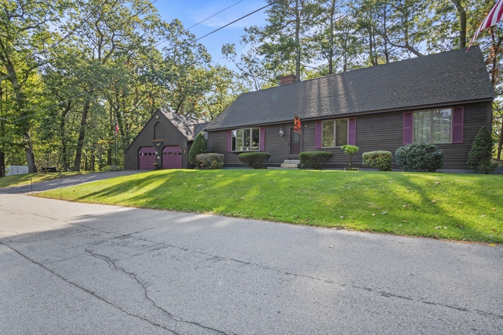 28 Beacon Street Amesbury, MA 01913 - Photo 2 of 41