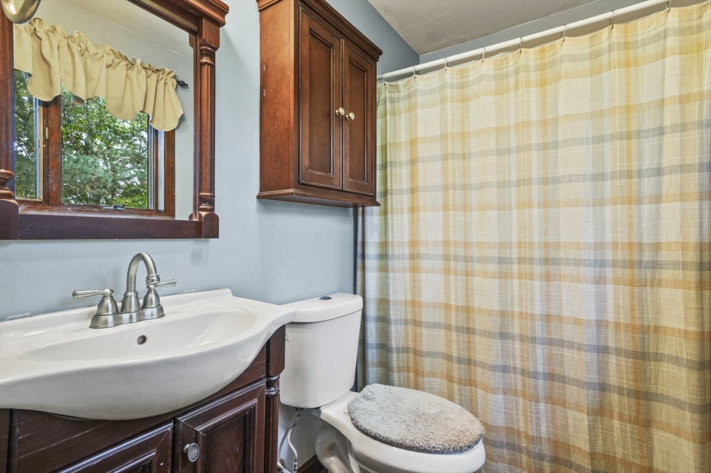 28 Beacon Street Amesbury, MA 01913 - Photo 22 of 41