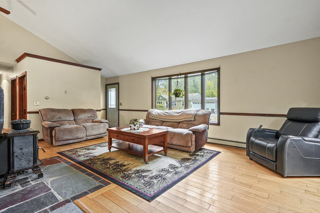 28 Beacon Street Amesbury, MA 01913 - Photo 3 of 41