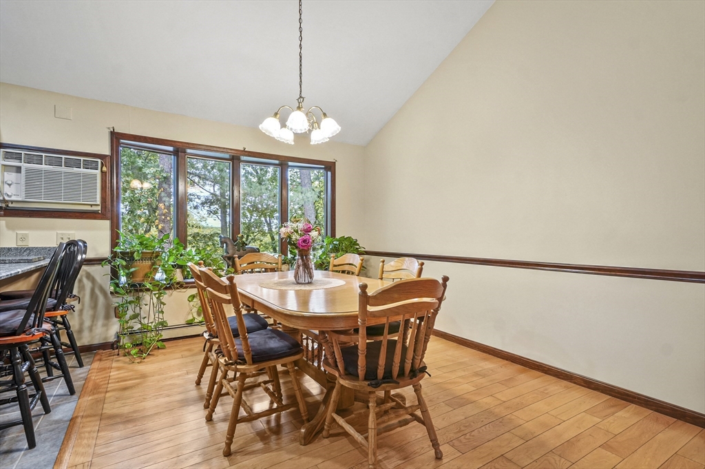 28 Beacon Street Amesbury, MA 01913 - Photo 10 of 41