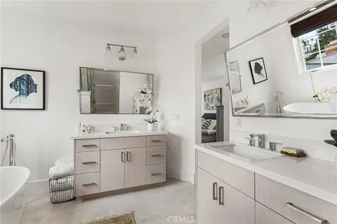 $5,195,000 | 320 Heliotrope Avenue, Corona del Mar, CA 92625