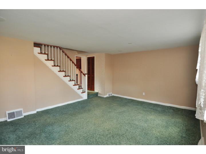 638 Hawarden Road Springfield, PA 19064 - Photo 6 of 25 Living Room
