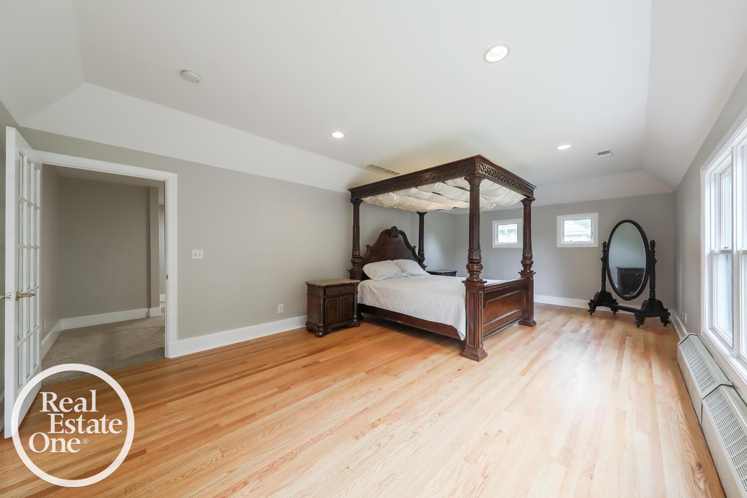 836 Lincoln Road Grosse Pointe, MI 48230 - Photo 21 of 39 50149905-d6ef1685-0bee-4d7b-9f61-e71aa719f108.JPG