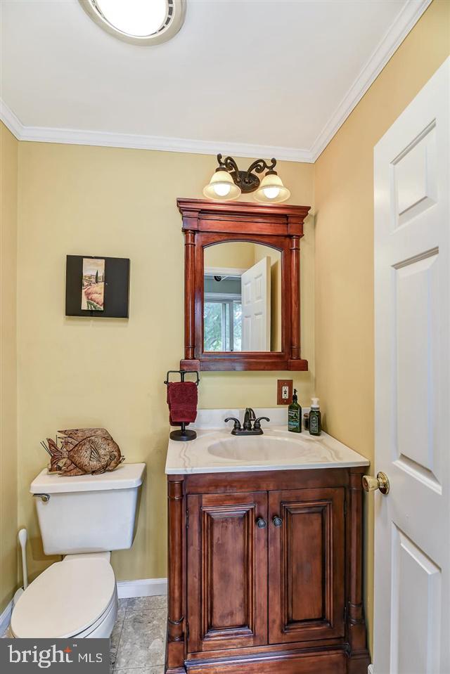 596 Province Line Road Allentown, NJ 08501 - Photo 8 of 50 a bathroom with a toilet a sink and a mirror