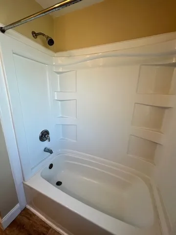 $1,550 | 2019 Oak Street, Unit E, St. Charles, IL 60174