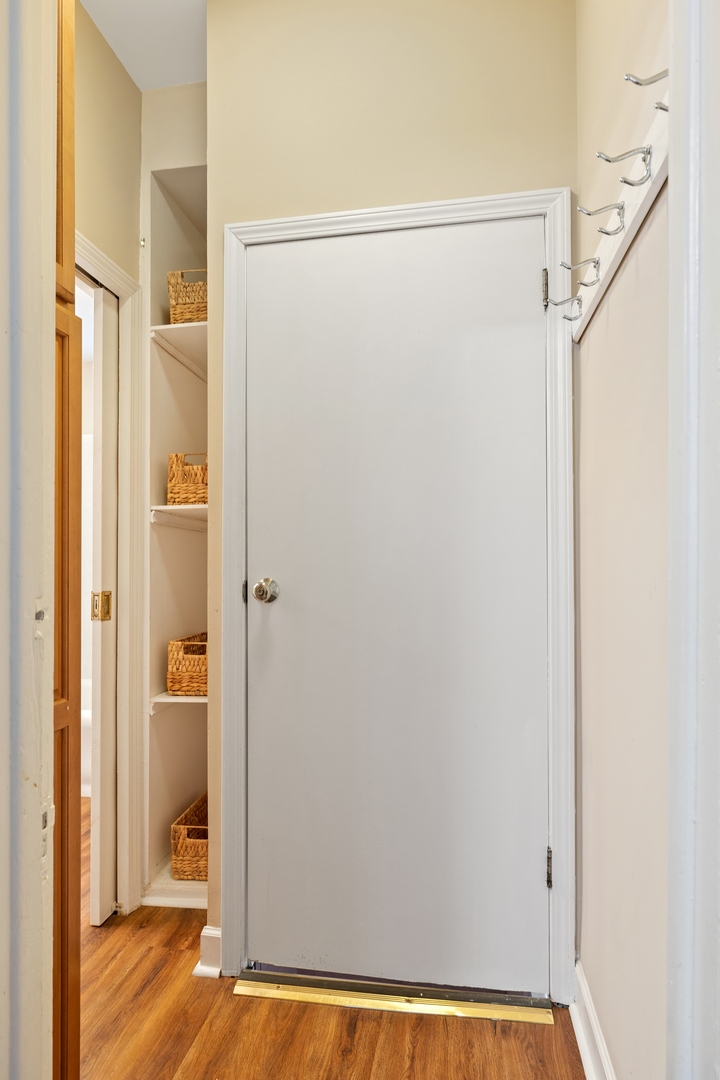 879 Willow Road Winnetka, IL 60093 - Photo 13 of 29 a view of an empty room