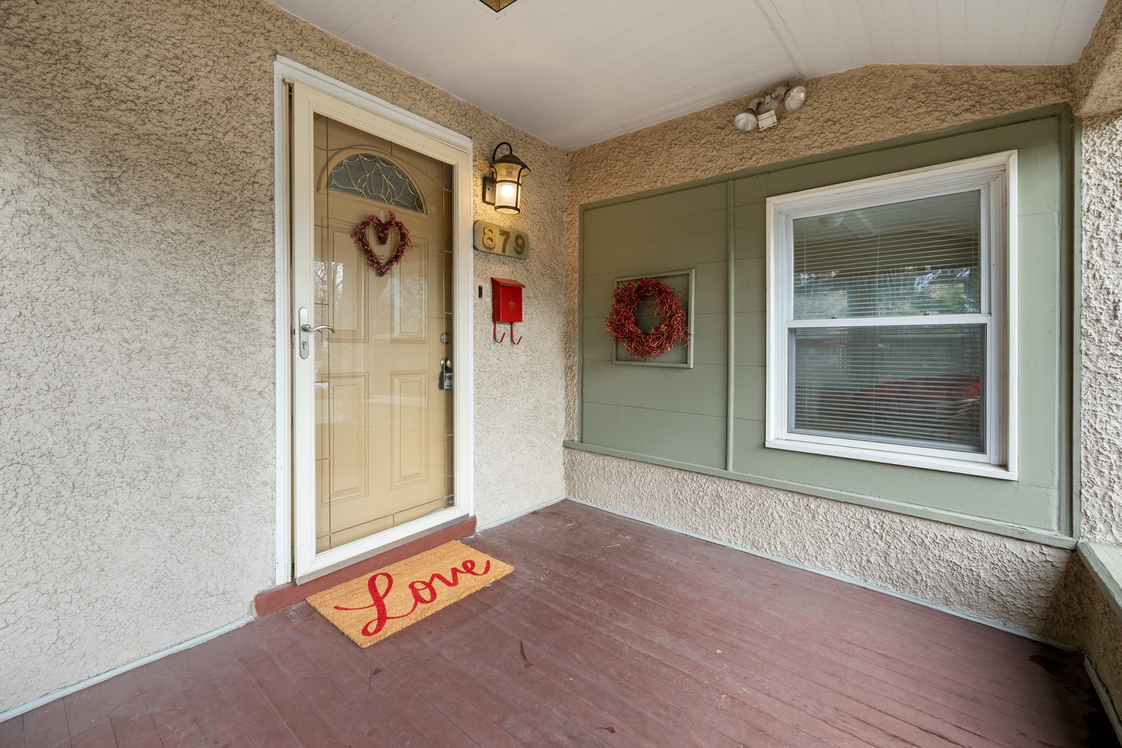879 Willow Road Winnetka, IL 60093 - Photo 19 of 29 an entryway and a window in a room