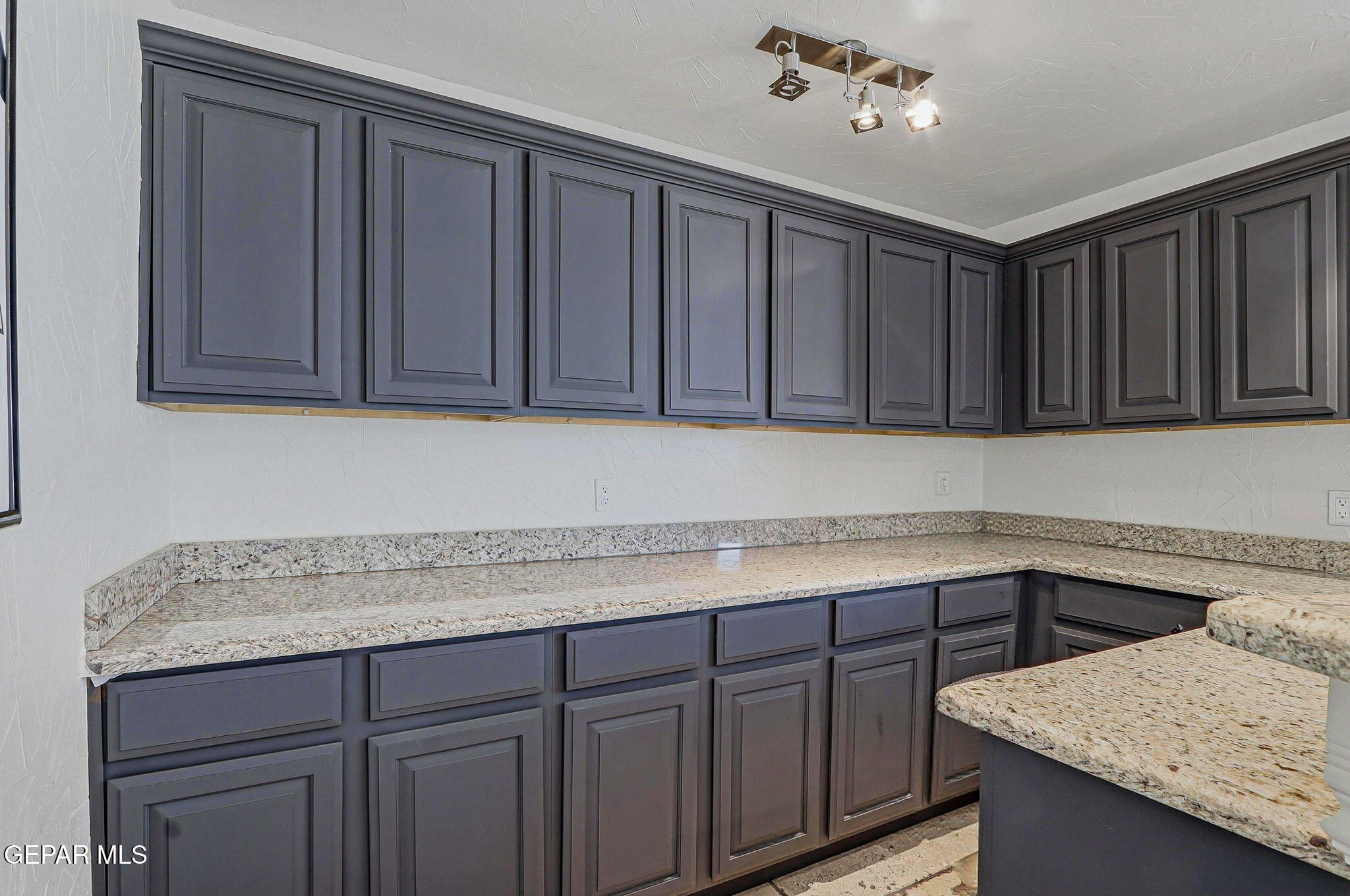 800 Smokey Ridge Court El Paso, TX 79932 - Photo 44 of 82 22-web-or-mls-IMG_5992_autoremove_112739
