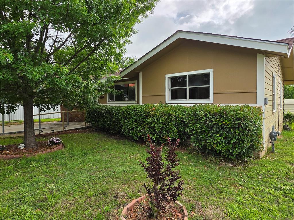 509 Starkey Street Bangs, TX 76823 - Photo 2 of 19