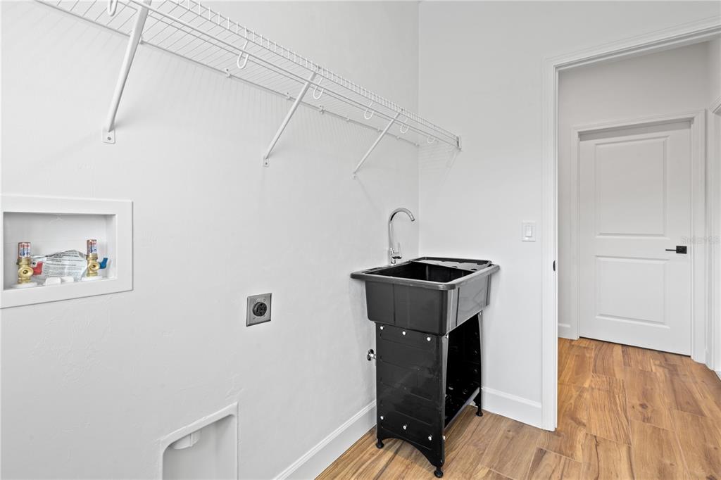 601 Fisher Drive Bronson, FL 32621 - Photo 25 of 32 a utility room with dryer and washer