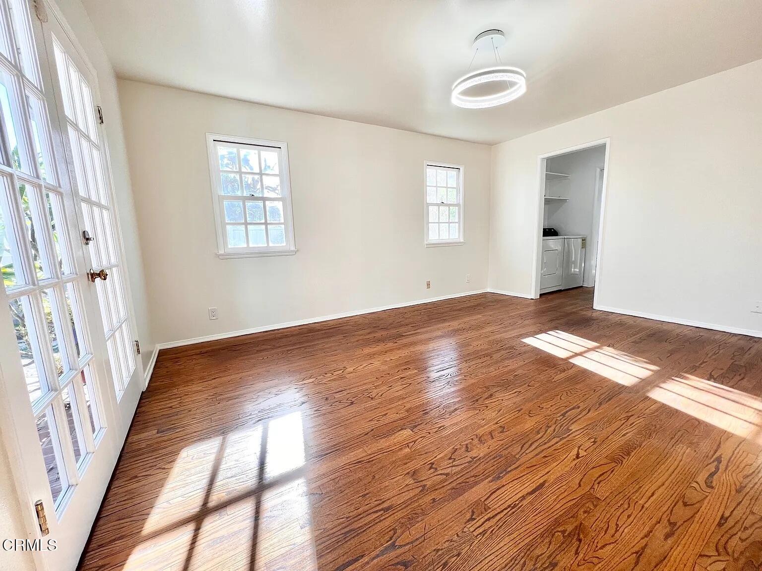 537 Jamestown Road Burbank, CA 91504 - Photo 13 of 32 jamestown 13