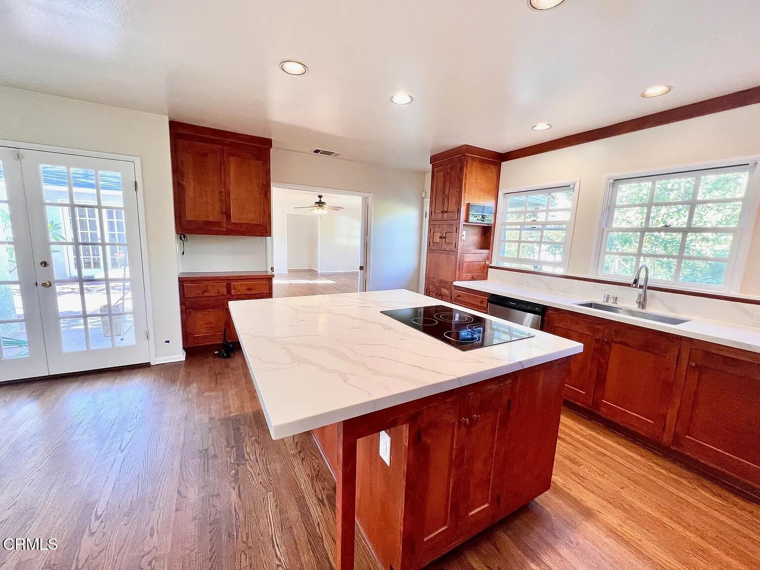 537 Jamestown Road Burbank, CA 91504 - Photo 9 of 32 jamestown 9