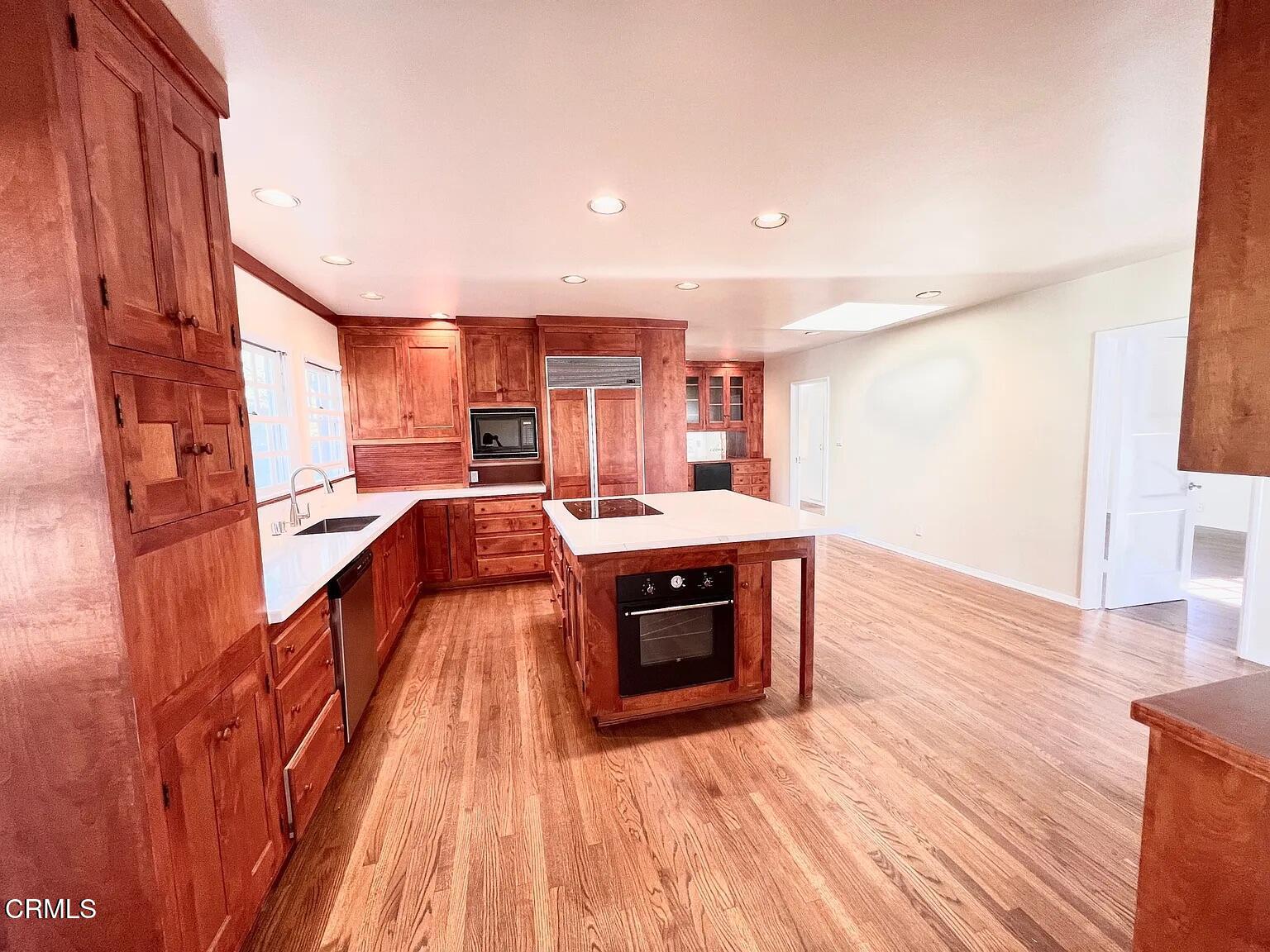 537 Jamestown Road Burbank, CA 91504 - Photo 10 of 32 jamestown 10