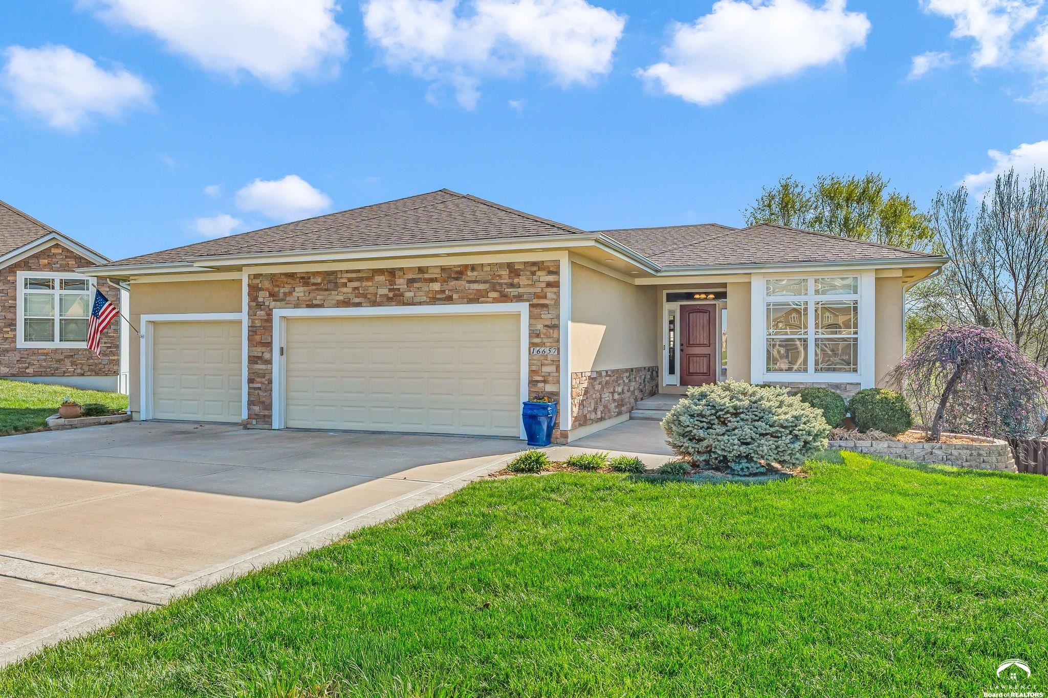 16657 Sandstone Circle Basehor, KS 66007 - Photo 1 of 66