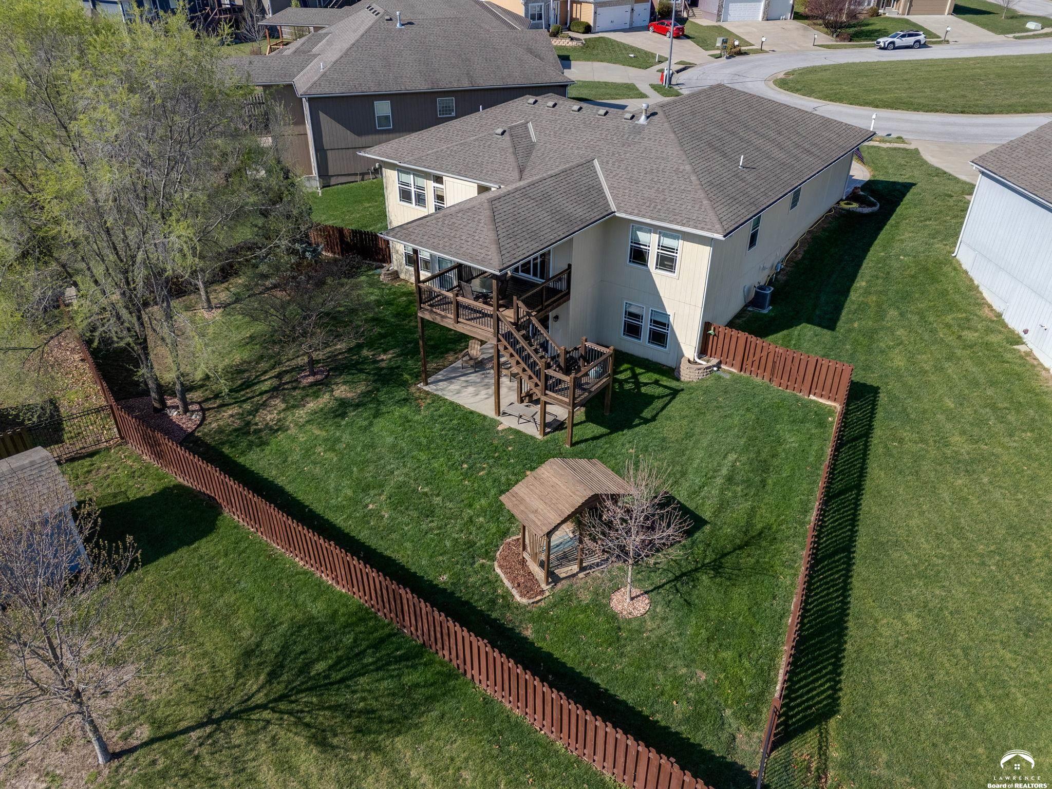 16657 Sandstone Circle Basehor, KS 66007 - Photo 12 of 66