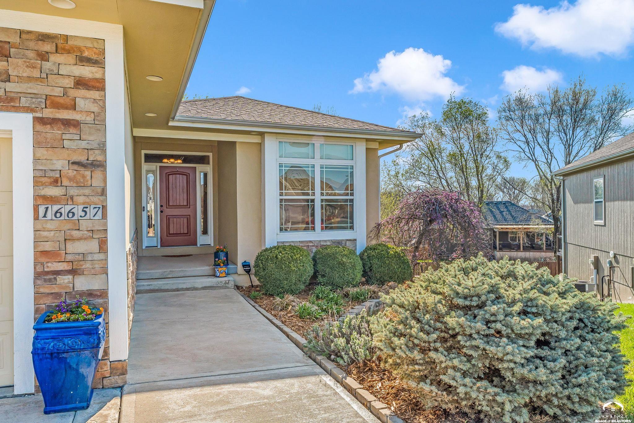 16657 Sandstone Circle Basehor, KS 66007 - Photo 15 of 66