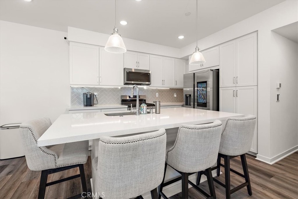 11063 Wander Drive Rancho Cucamonga, CA 91730 - Photo 11 of 28 Kitchen view left