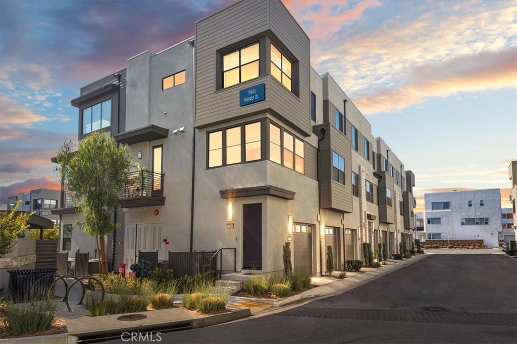 11063 Wander Drive Rancho Cucamonga, CA 91730 - Photo 2 of 28 Neighborhood evening View