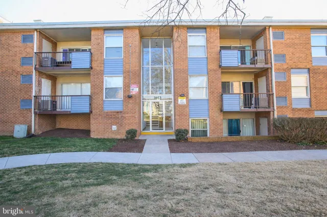$124,900 | 3853 St Barnabas Road, Unit 202, Suitland, MD 20746