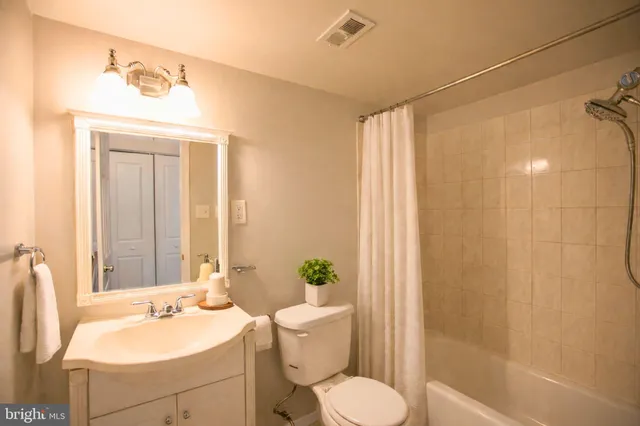 $124,900 | 3853 St Barnabas Road, Unit 202, Suitland, MD 20746