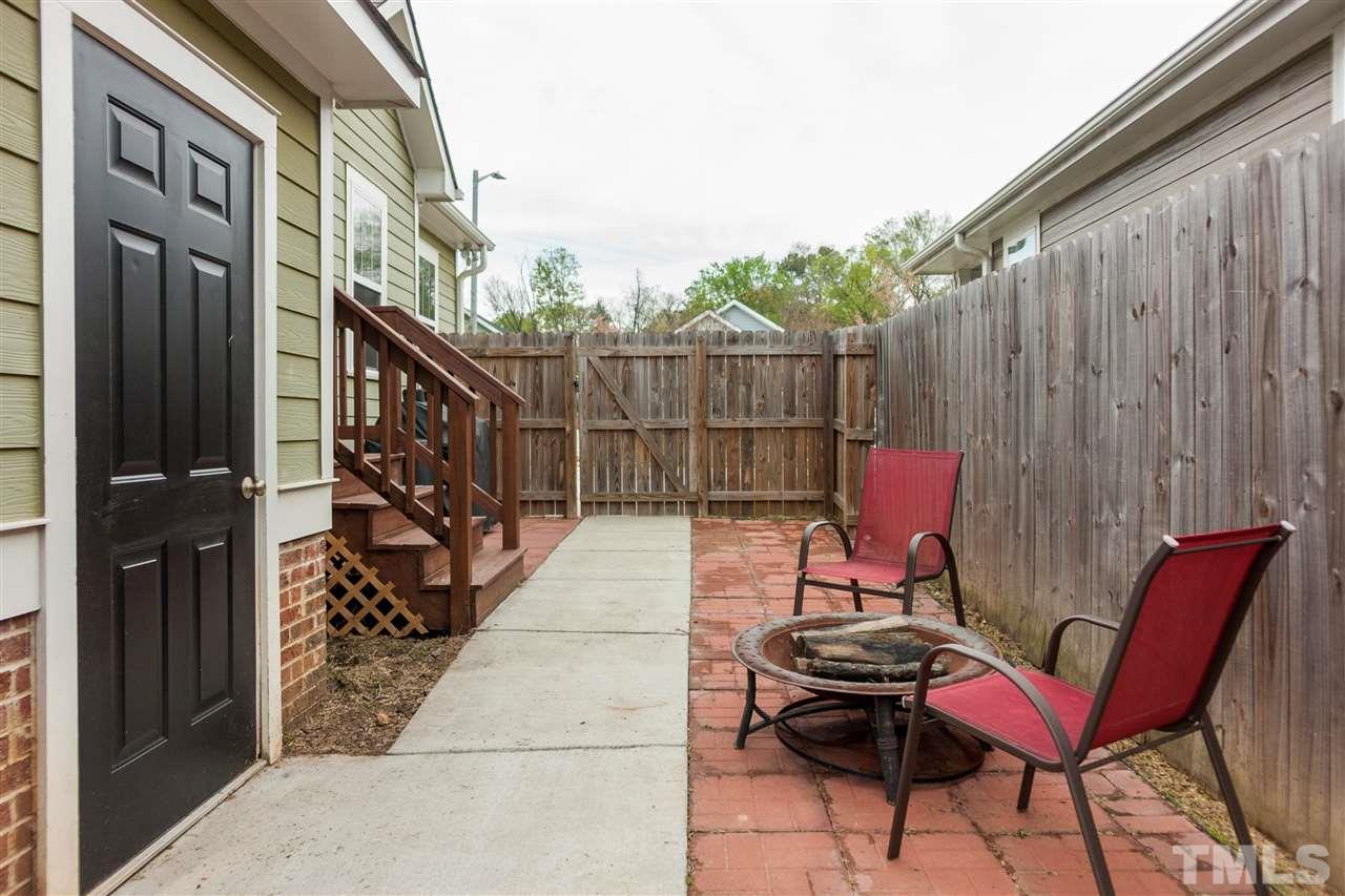 904 Dorothy Sanders Way Raleigh, NC 27601 - Photo 22 of 25 a view of a chairs with tables in backyard