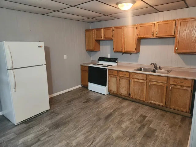 $900 | 105 East Lincoln Avenue, Unit 6, Hinckley, IL 60520