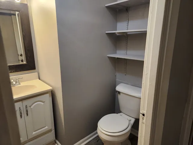 $900 | 105 East Lincoln Avenue, Unit 6, Hinckley, IL 60520