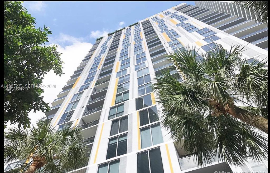 31 Southeast 6th Street, Unit 1404 Miami, FL 33131 - Photo 2 of 13 a front view of a multi story building