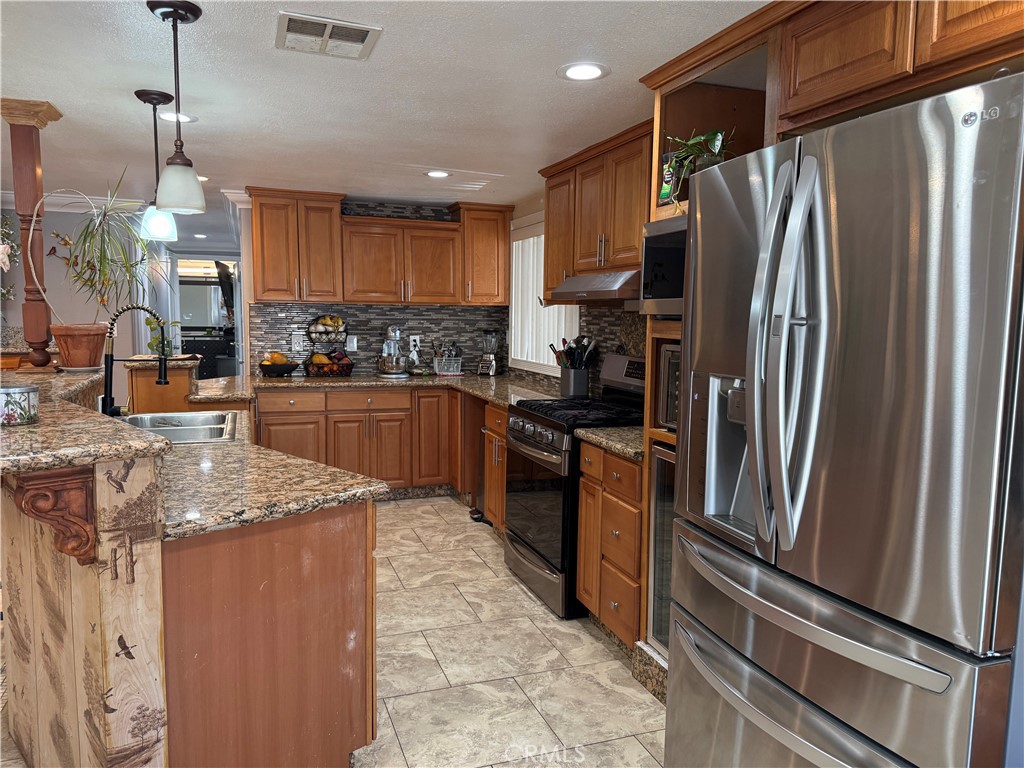 20683 Waalew Road, Unit B37 Apple Valley, CA 92307 - Photo 14 of 24