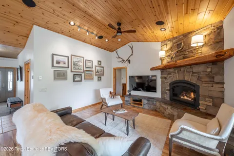 $799,000 | 425 Country Club Way, Thayne, WY 83127