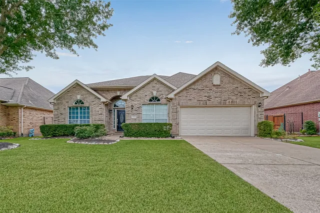 $2,500 | 3322 East Cedar Hollow Drive, Pearland, TX 77584