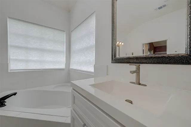 $2,500 | 3322 East Cedar Hollow Drive, Pearland, TX 77584