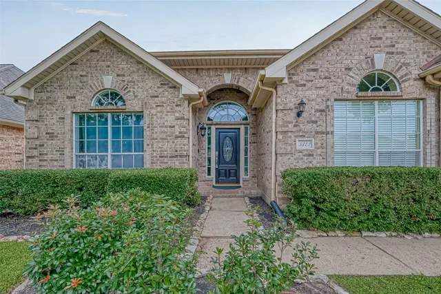$2,500 | 3322 East Cedar Hollow Drive, Pearland, TX 77584