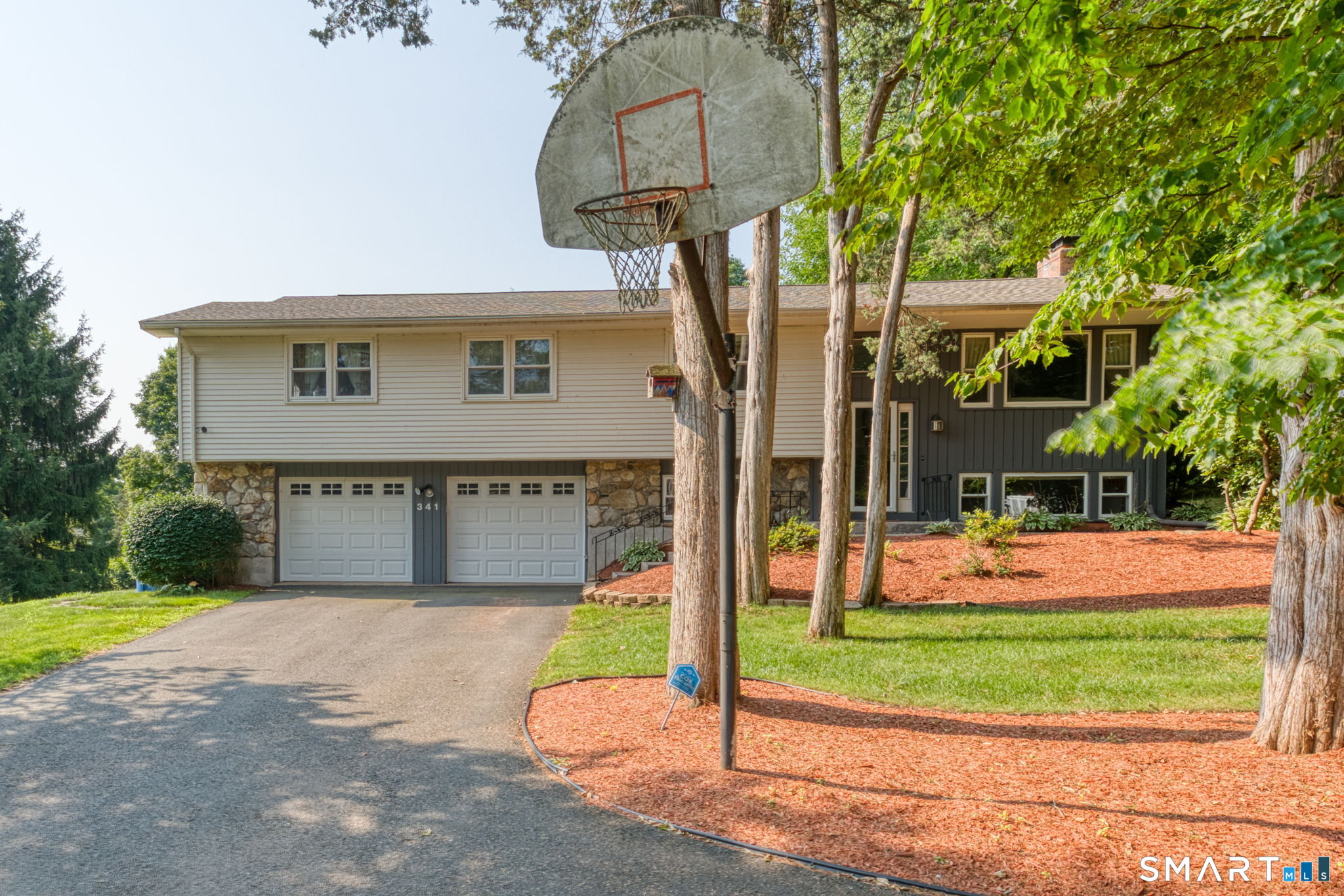 341 Kennedy Road Manchester, CT 06042 - Photo 2 of 25 Gallery Image 2