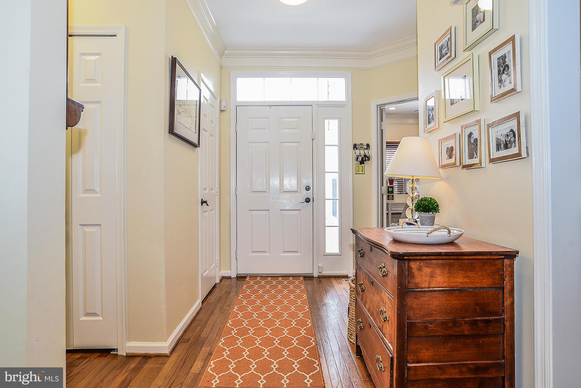 1274 Woodbrook Court Reston, VA 20194 - Photo 2 of 29 Foyer