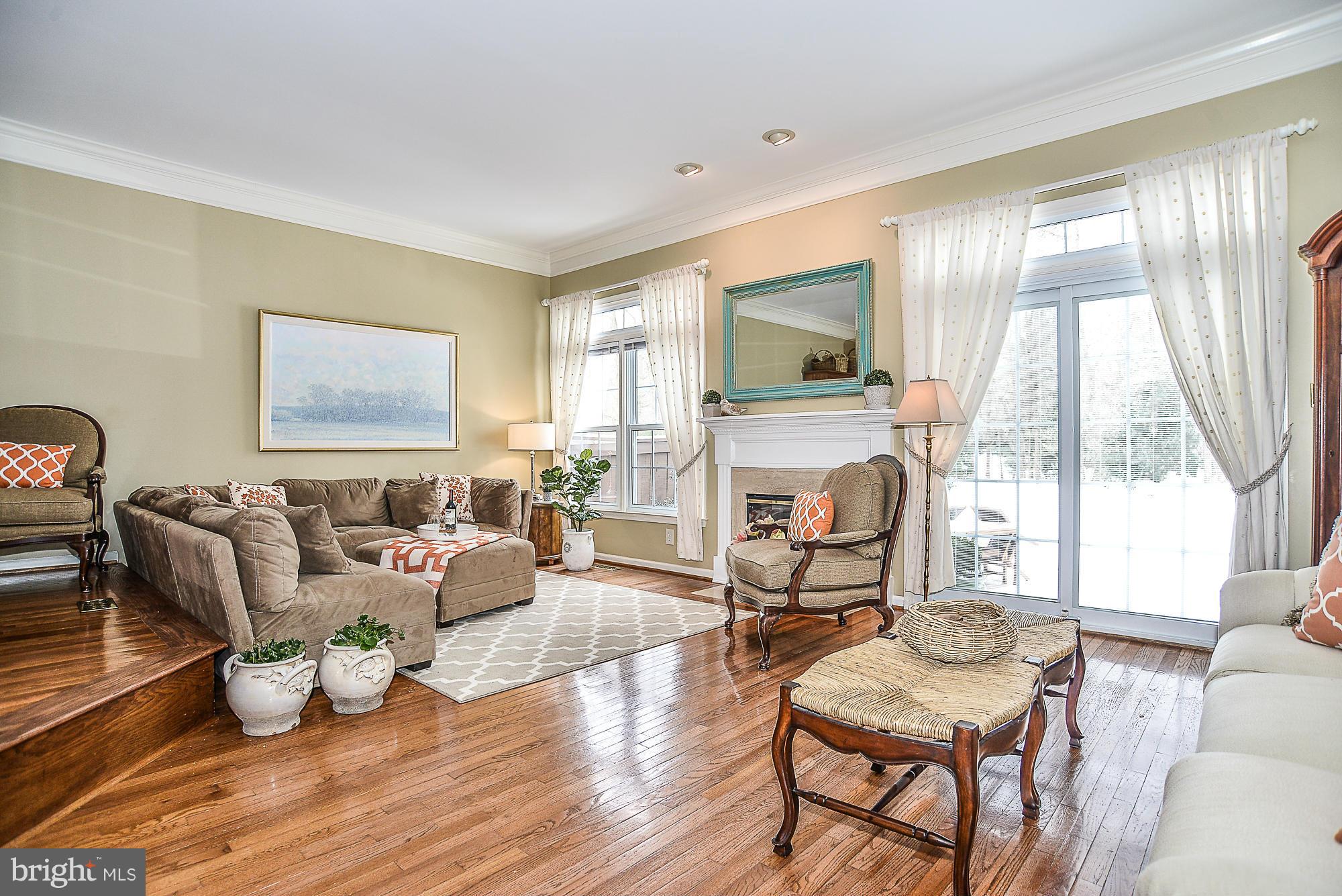 1274 Woodbrook Court Reston, VA 20194 - Photo 8 of 29 Living Room