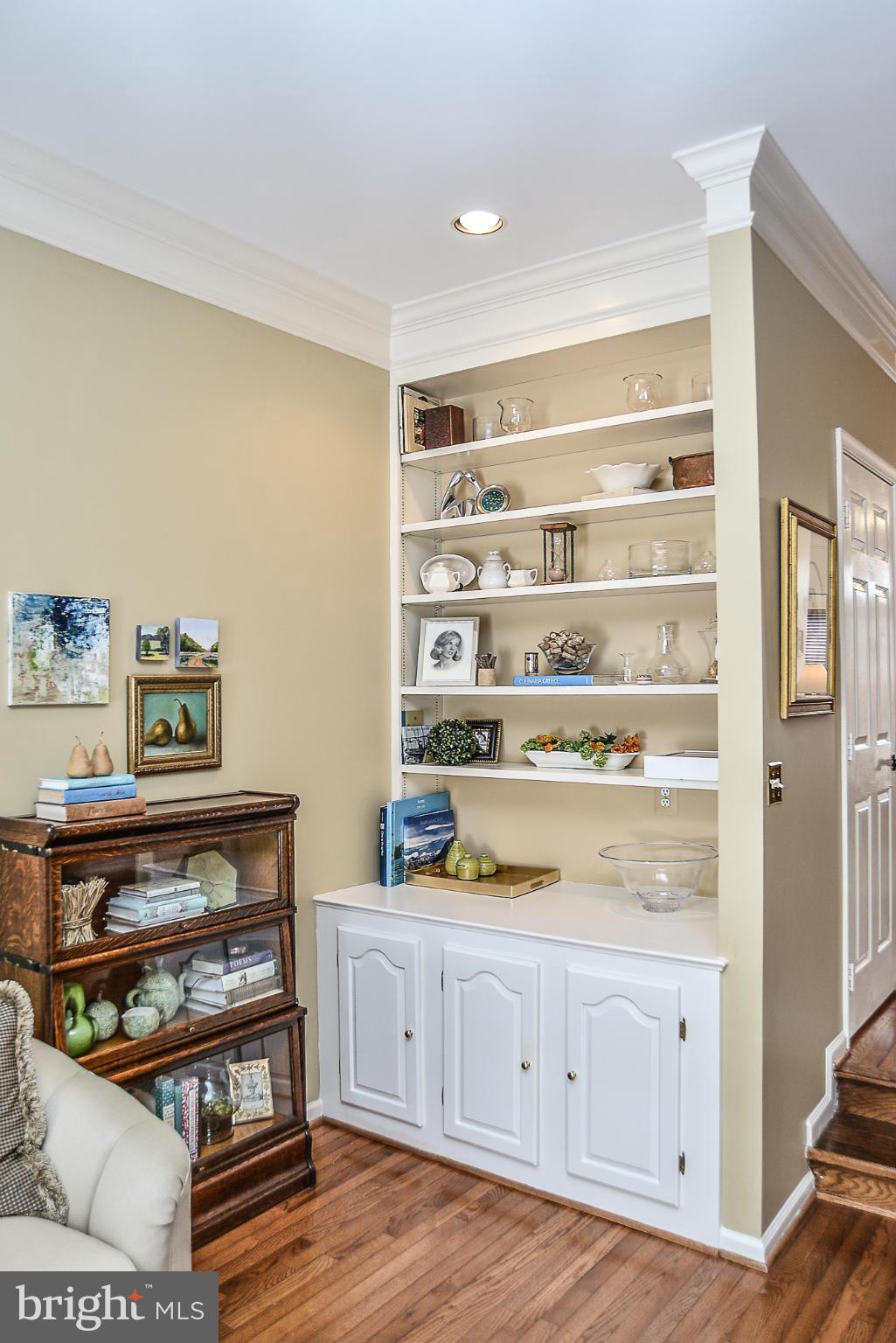 1274 Woodbrook Court Reston, VA 20194 - Photo 9 of 29 Living Room
