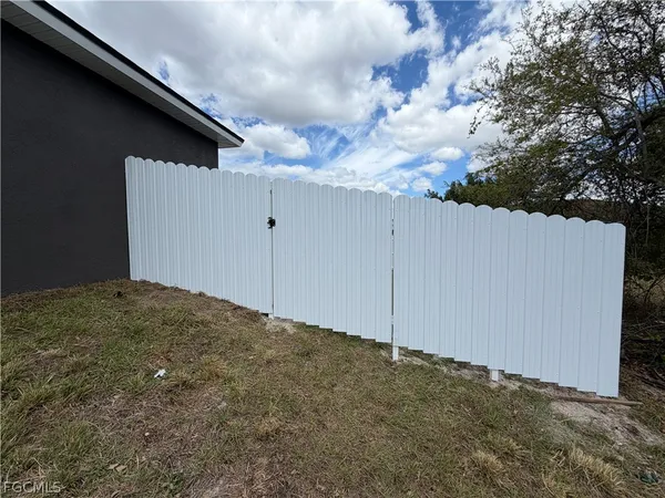 $2,000 | 723 Ivan Avenue South, Lehigh Acres, FL 33973