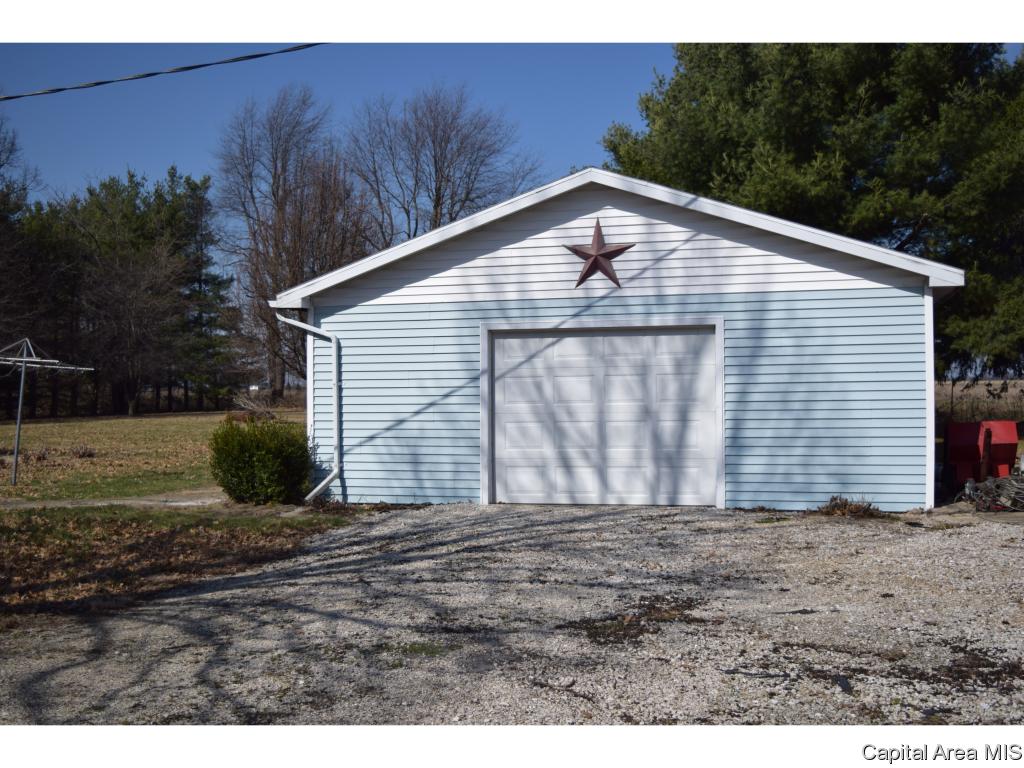 1908 Baldwin Road Jacksonville, IL 62650 - Photo 3 of 27