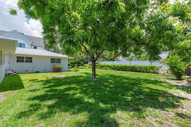 $1,900,000 | 1541 Flower Drive, Sarasota, FL 34239